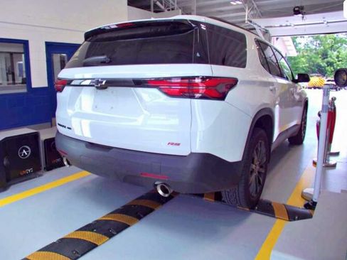 Used 2023 Chevrolet Traverse RS AWD/4WD image 5