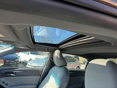 Used 2019 Toyota Avalon XLE image 18