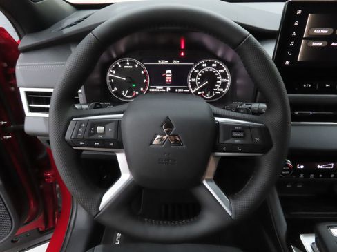 New 2026 Mitsubishi Outlander LE FWD image 14