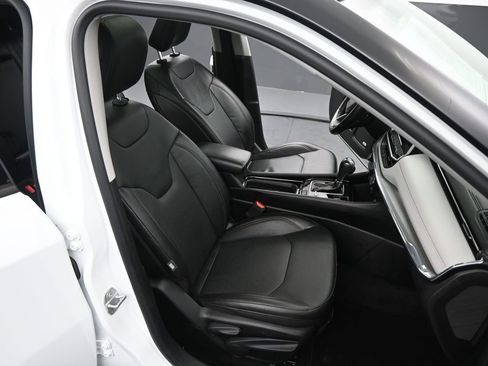 Used 2022 Jeep Compass Limited w/ Sun and Sound Group image 19