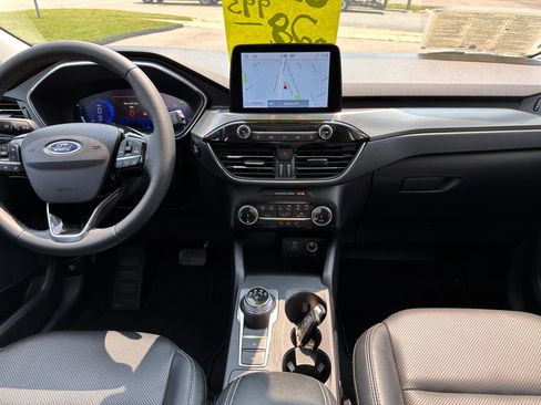 Used 2022 Ford Escape Titanium image 17