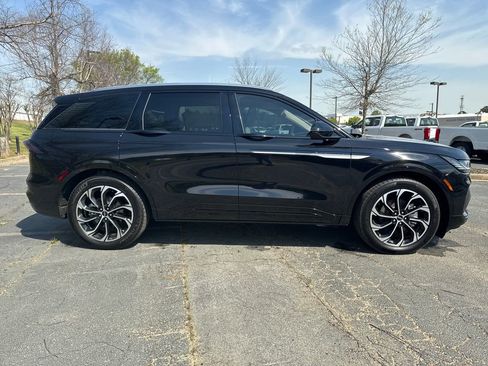 Used 2025 Lincoln Nautilus Reserve image 4