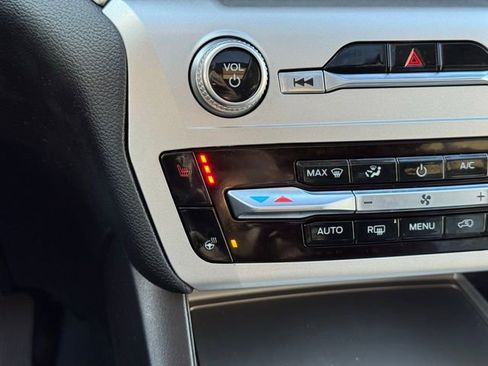 Used 2022 Ford Explorer XLT w/ XLT Sport Appearance Package image 15