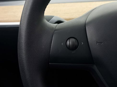 Used 2020 Tesla Model Y Long Range image 36