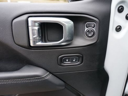 Used 2022 Jeep Wrangler Unlimited Sahara w/ Cold Weather Group image 18