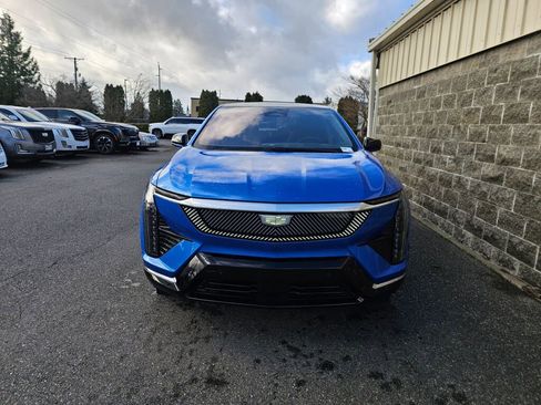 New 2026 Cadillac Optiq Luxury 2 image 12