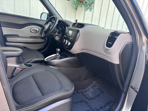 Used 2016 Kia Soul + FWD image 14