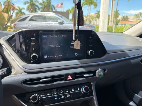 Used 2021 Hyundai Sonata SE FWD image 2