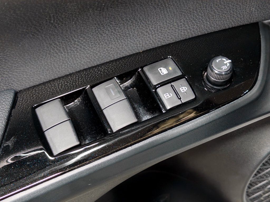 Used 2022 Toyota Prius Prime XLE FWD image 8