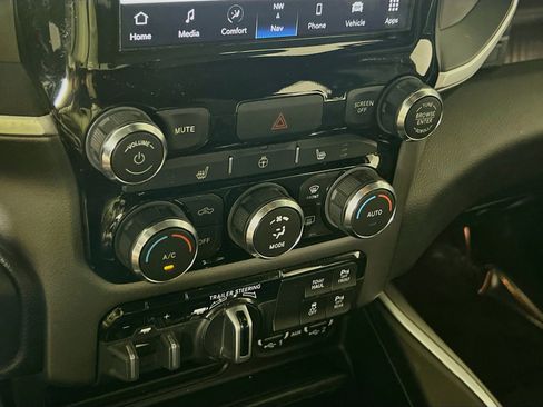 Used 2022 RAM 1500 Big Horn AWD/4WD image 16