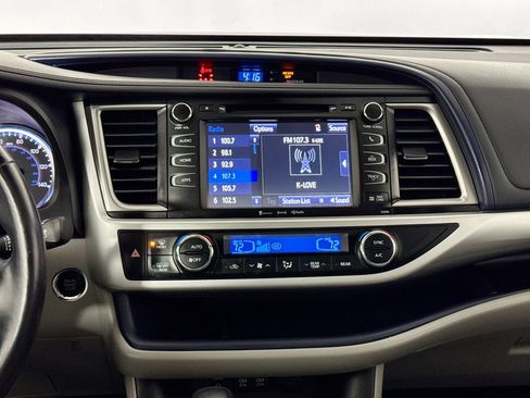 Used 2019 Toyota Highlander XLE image 25
