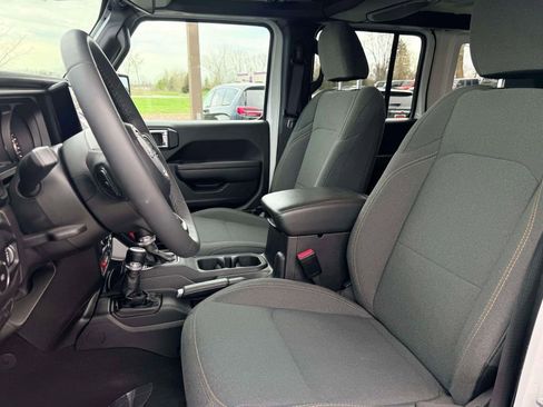 Used 2025 Jeep Wrangler Unlimited Sport AWD/4WD image 15