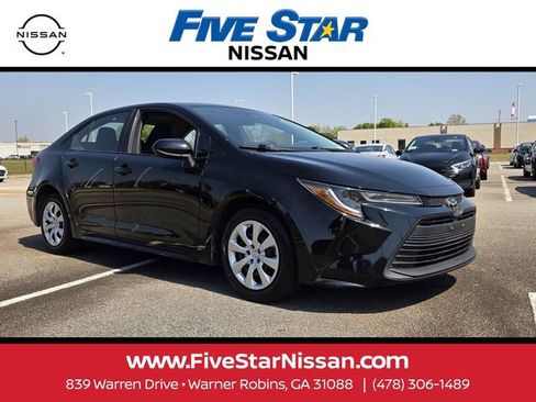 Used 2025 Toyota Corolla LE image 1