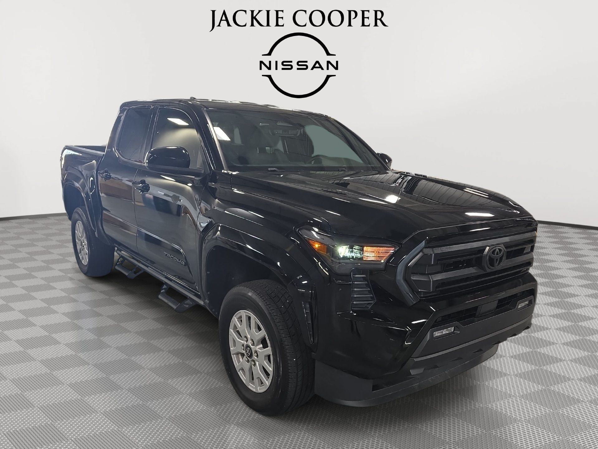 Used 2025 Toyota Tacoma SR5 AWD/4WD image 3