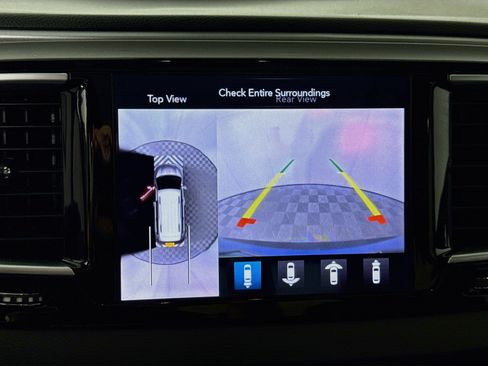 Used 2018 Chrysler Pacifica Touring-L Plus w/ Advanced Safetytec Group FWD image 19