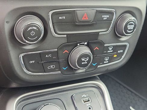 Used 2020 Jeep Compass Latitude w/ Popular Equipment Group AWD/4WD image 15