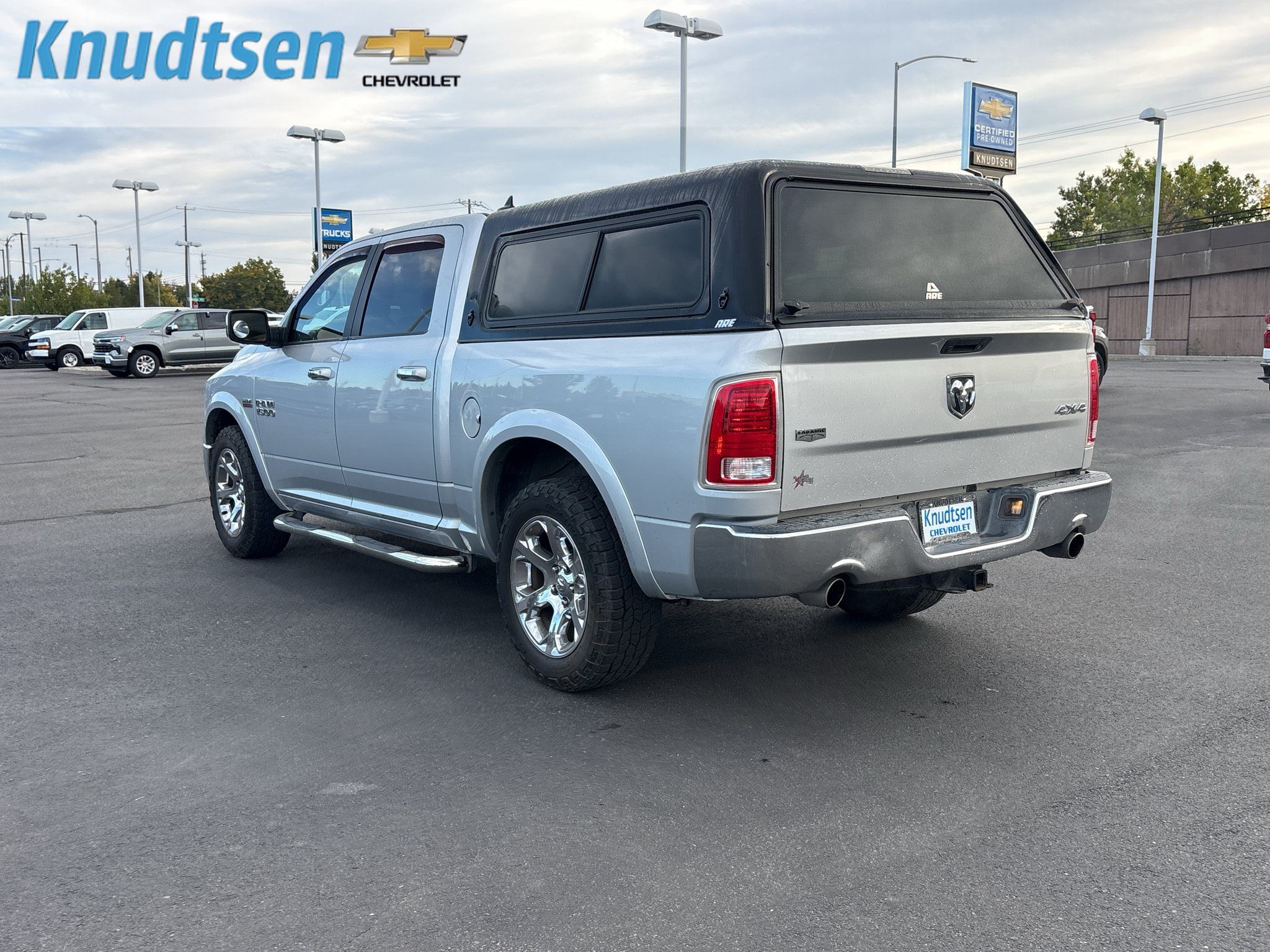 Used 2017 RAM 1500 Laramie AWD/4WD image 2