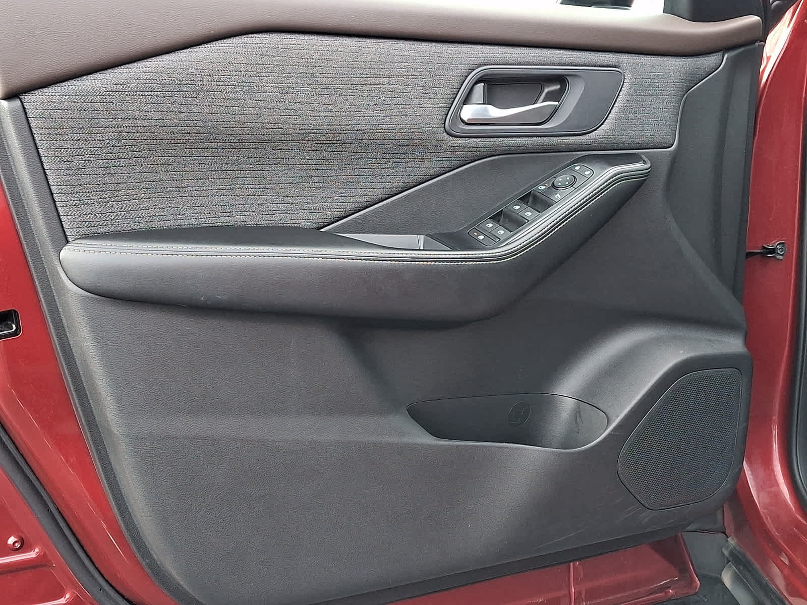 Used 2023 Nissan Rogue SV AWD/4WD image 14