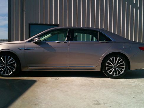 Used 2019 Lincoln Continental Select image 7