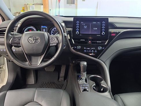 Used 2023 Toyota Camry SE FWD image 2