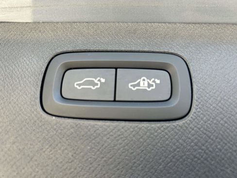 Certified 2022 Volvo XC90 T6 Inscription w/ Lounge Package image 18