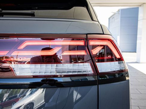 New 2026 Volkswagen Atlas Cross Sport SEL R-Line AWD/4WD image 17