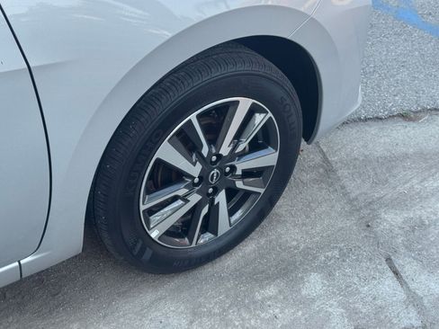 Used 2025 Nissan Versa SV image 29