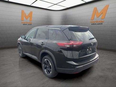 Used 2025 Nissan Rogue SV image 3