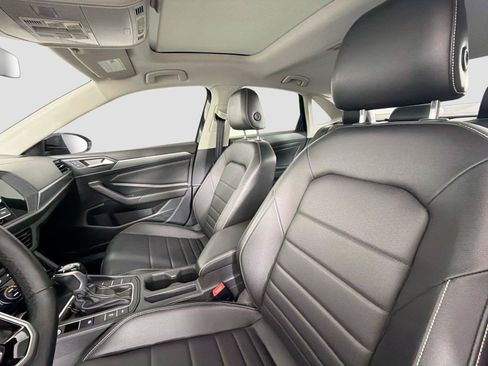 Used 2022 Volkswagen Jetta SE FWD image 19