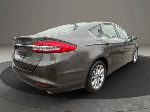 Used 2017 Ford Fusion SE image 5
