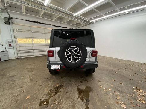 Used 2024 Jeep Wrangler Rubicon image 5