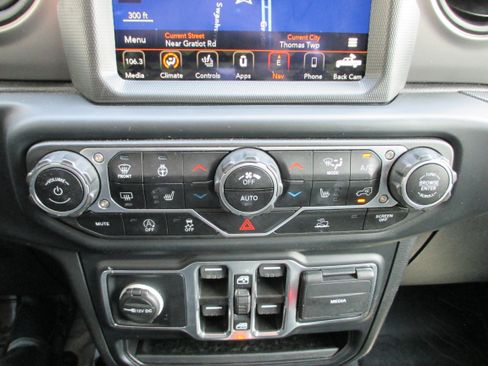 Used 2023 Jeep Gladiator Sport AWD/4WD image 16