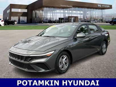 Used 2025 Hyundai Elantra SE