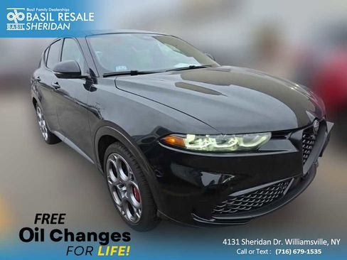 Used 2024 Alfa Romeo Tonale Ti w/ Premium Interior Package image 1