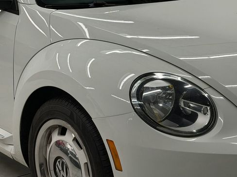 Used 2015 Volkswagen Beetle 1.8T Classic FWD image 6