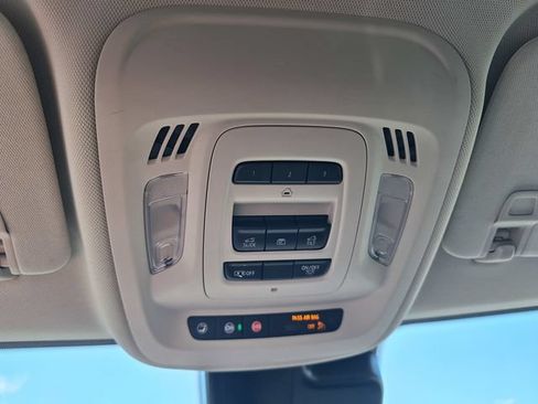 Used 2023 Buick Envision Avenir AWD/4WD image 28