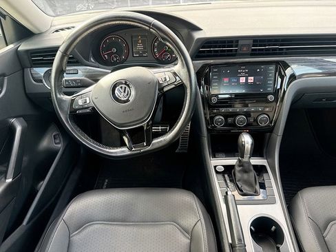 Used 2020 Volkswagen Passat 2.0T R-Line image 25