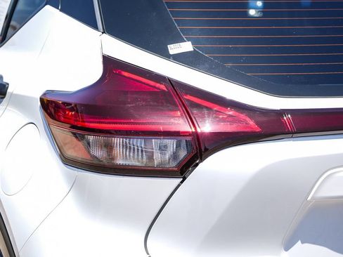 Used 2025 Nissan Kicks Play S FWD image 9