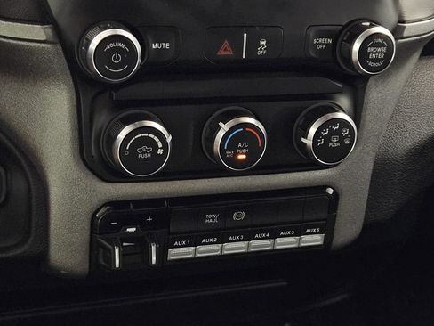 Used 2024 RAM 2500 Tradesman w/ Chrome Appearance Group AWD/4WD image 13