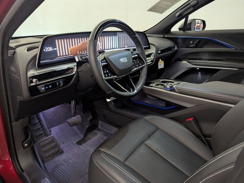 Used 2024 Cadillac Lyriq Luxury w/ LPO, Floor Liner Package image 34