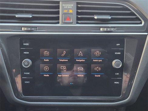 Used 2022 Volkswagen Tiguan SE R-Line image 16