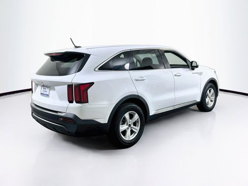 Used 2023 Kia Sorento LX FWD image 5