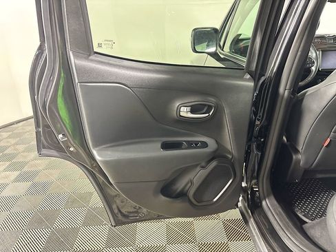Used 2022 Jeep Renegade Trailhawk image 19