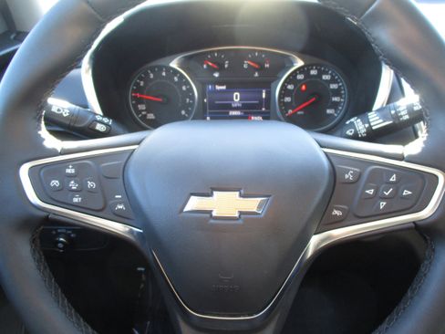 Used 2024 Chevrolet Equinox LT image 18