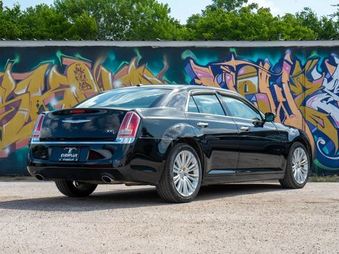 Used 2012 Chrysler 300 C RWD image 8
