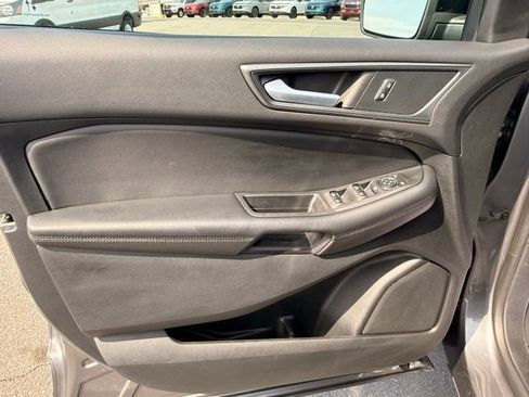 Used 2024 Ford Edge SE w/ Black Appearance Package image 12