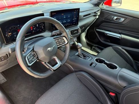 Used 2025 Ford Mustang Convertible RWD image 12