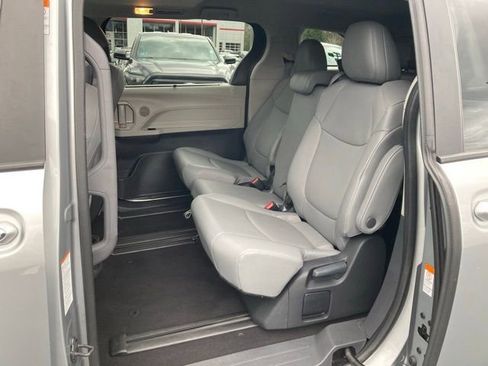 Certified 2024 Toyota Sienna XLE image 19