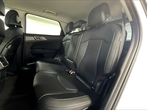 Used 2026 Kia Sportage EX FWD image 8