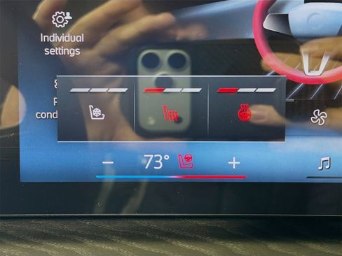 New 2026 BMW i7 xDrive60 w/ Executive Package image 24